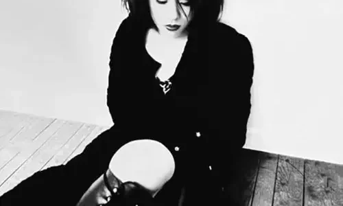 チエカジウラの本名の由来から見えるアーティストとしての生き方と信念とは！？